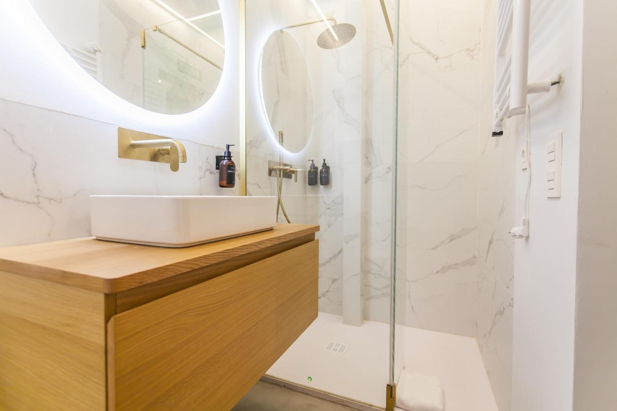Ferienwohnung Guernica Luxury Duplex - Location, Light, And Art Madrid Exterior foto